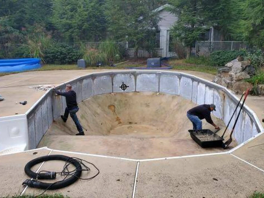 When to Replace Your Vinyl Swimming Pool Liner